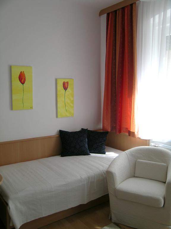 Gasthof-Pension Weisz-Artner Frauenkirchen Room photo